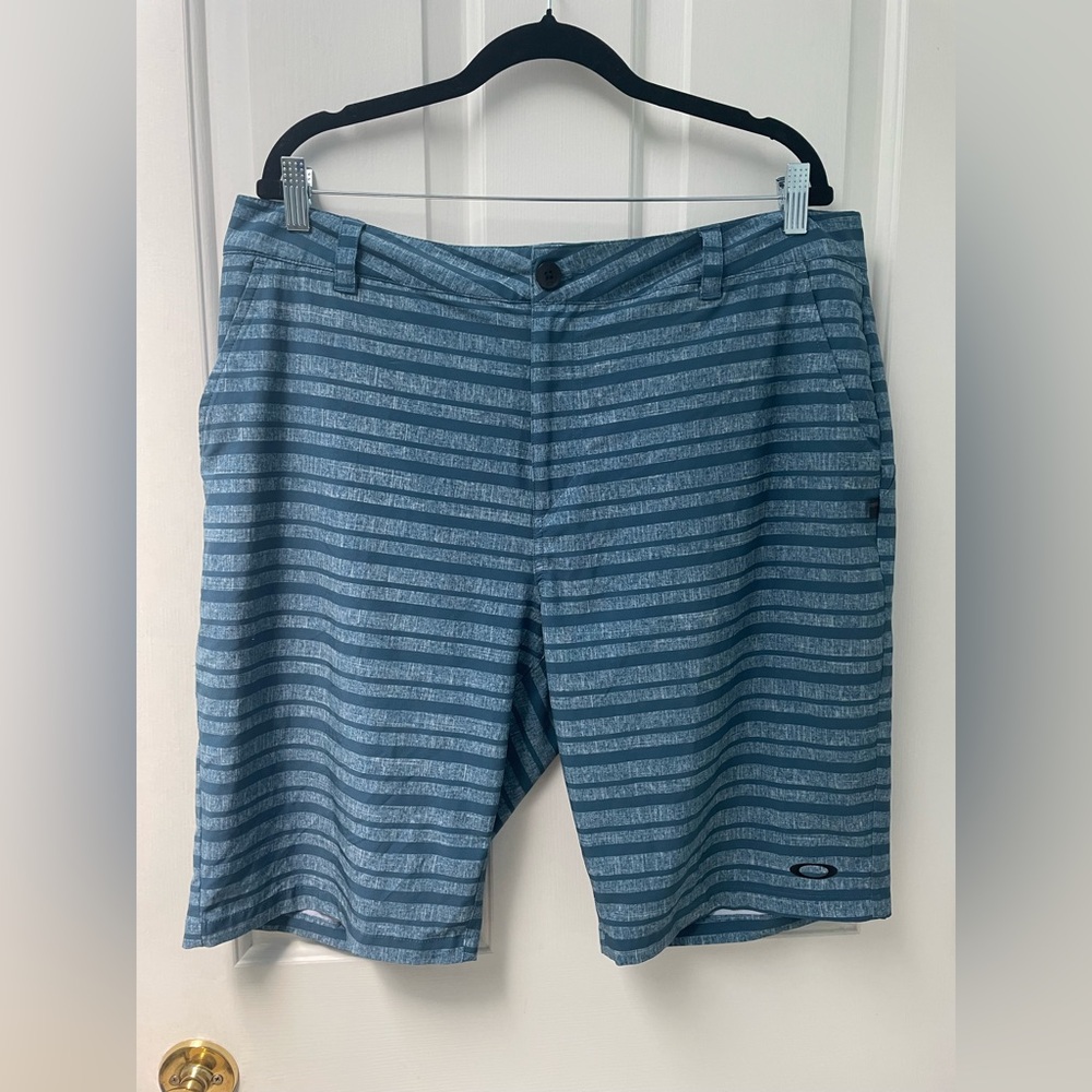 🌸38” Men’s Oakley Teal and Blue Striped Swim Shorts No Netting🌸